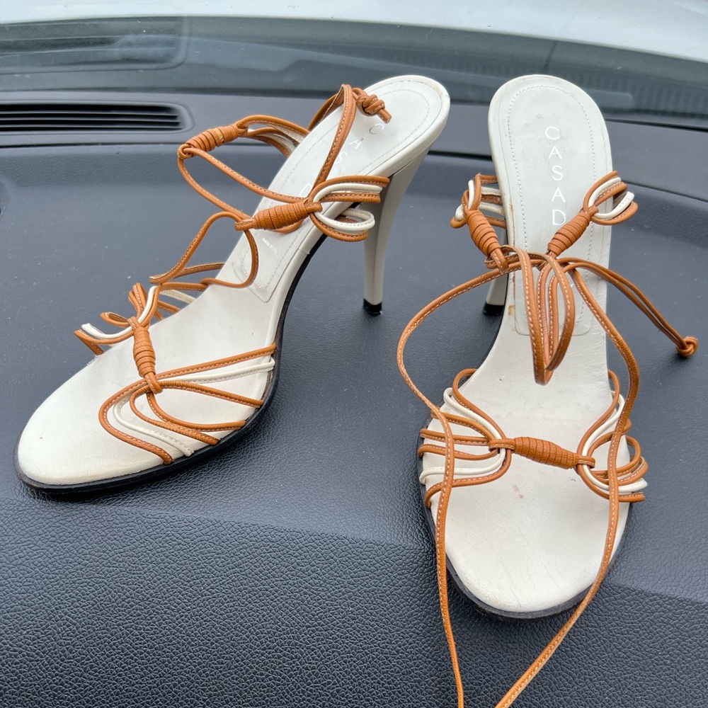 Vintage Casadei size 6 tan and brown straps